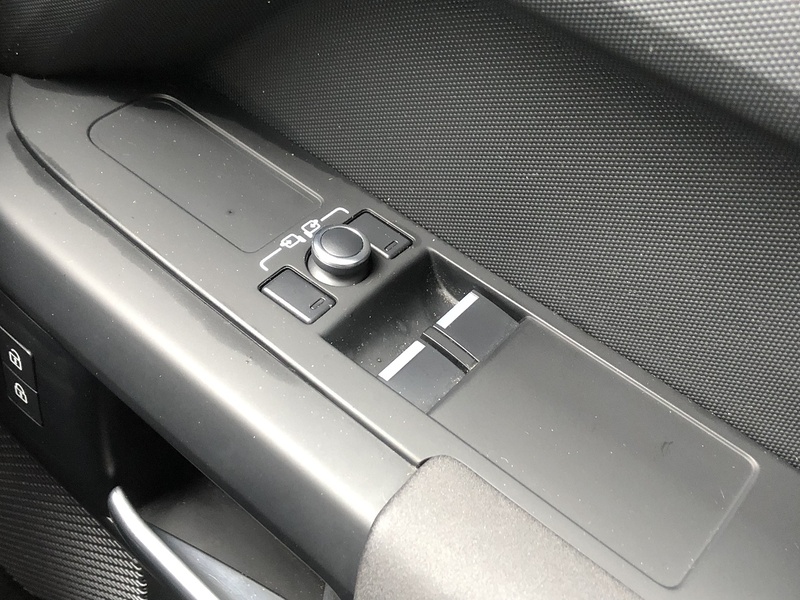 Land Rover Defender 110 D250 MHEV - U1766