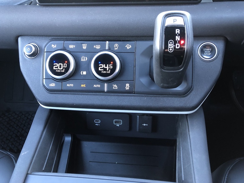 Land Rover Defender 110 D250 MHEV - U1766