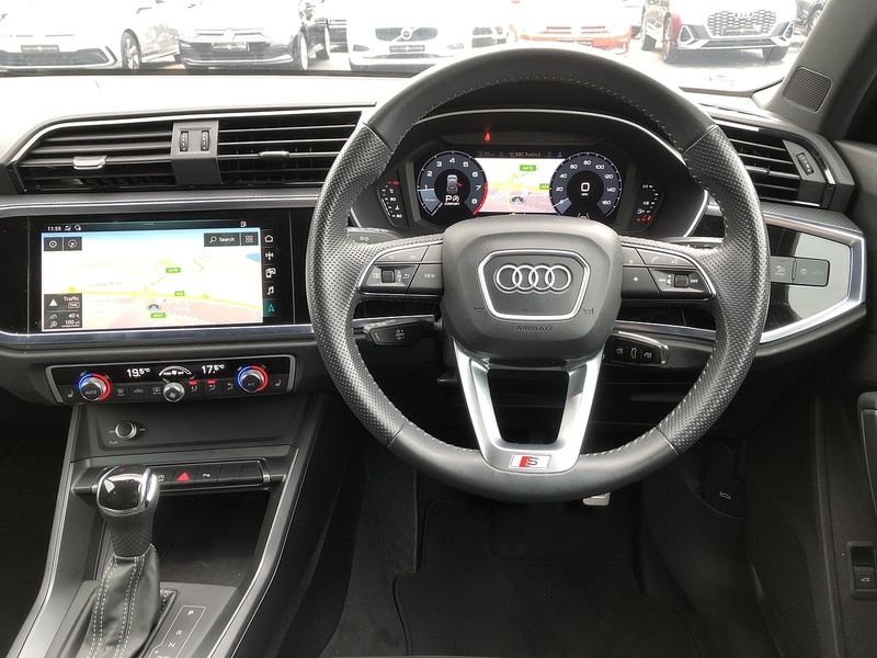 Audi Q3 TFSI S line - U1776