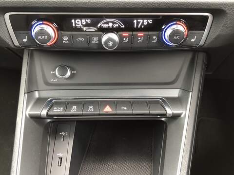 Audi Q3 TFSI S line - U1776