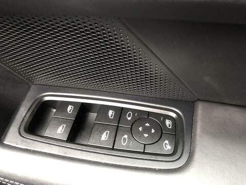 Porsche Taycan Performance 4S - U1790