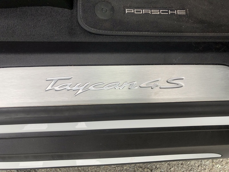 Porsche Taycan Performance 4S - U1790