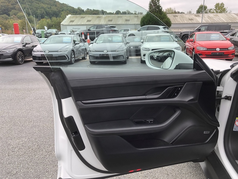 Porsche Taycan Performance 4S - U1790