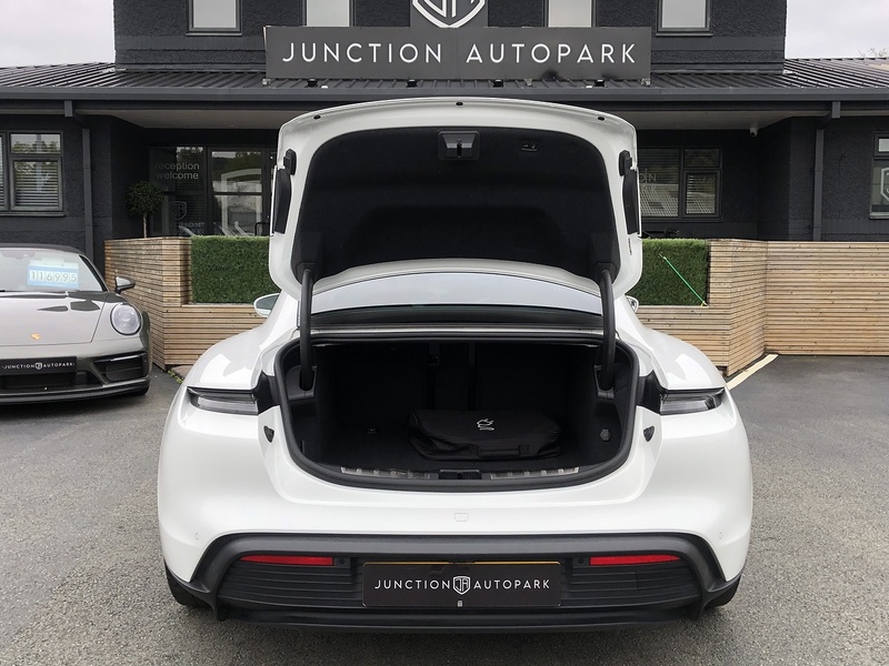Porsche Taycan Performance 4S - U1790