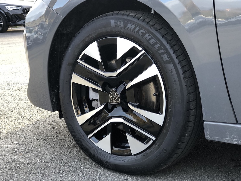 Peugeot 208 PureTech Allure - U1819