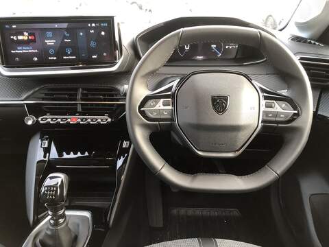 Peugeot 208 PureTech Allure - U1819