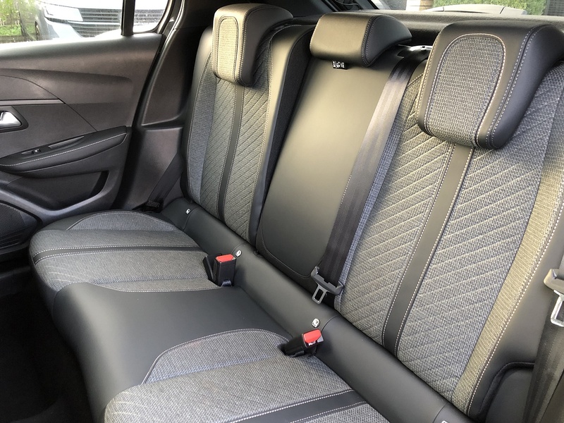 Peugeot 208 PureTech Allure - U1819