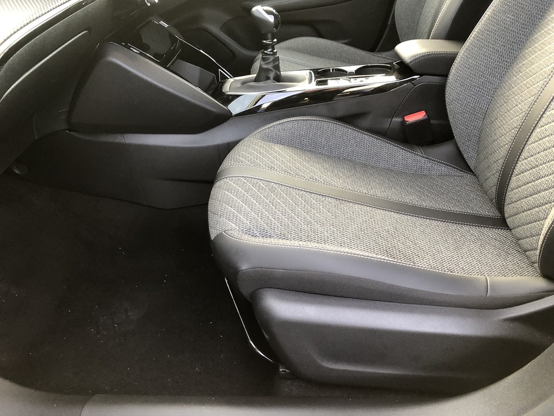 Peugeot 208 PureTech Allure - U1819