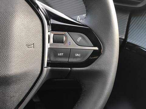 Peugeot 208 PureTech Allure - U1819