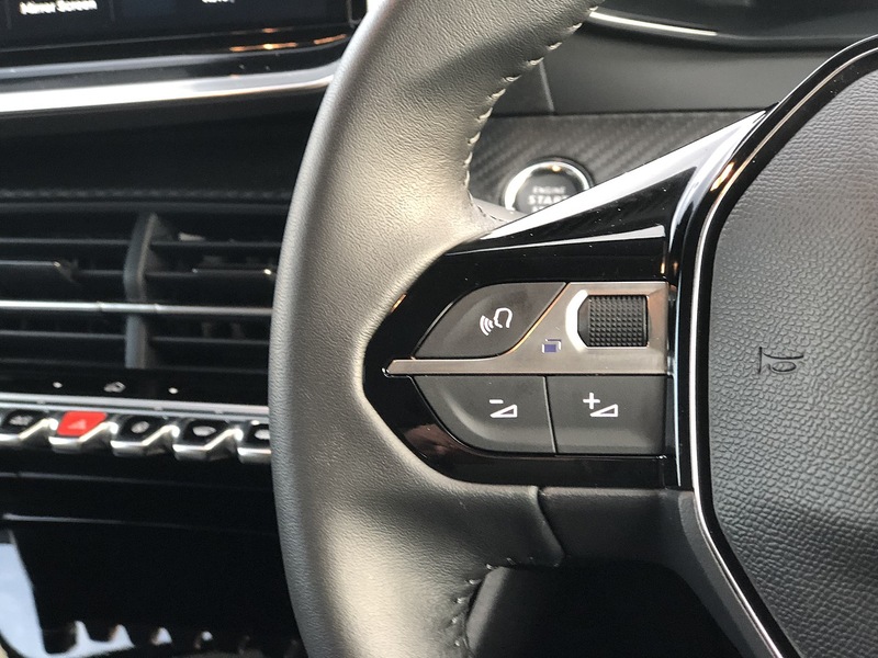 Peugeot 208 PureTech Allure - U1819