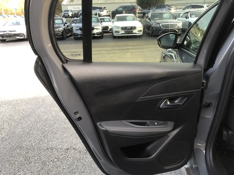 Peugeot 208 PureTech Allure - U1819