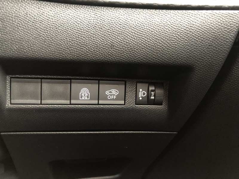 Peugeot 208 PureTech Allure - U1819