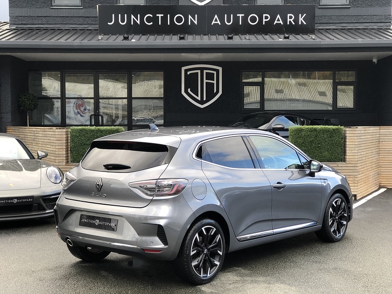 Renault Clio TCe techno - U1830