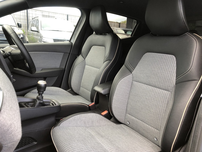 Renault Clio TCe techno - U1830