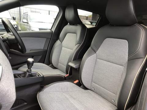 Renault Clio TCe techno - U1830