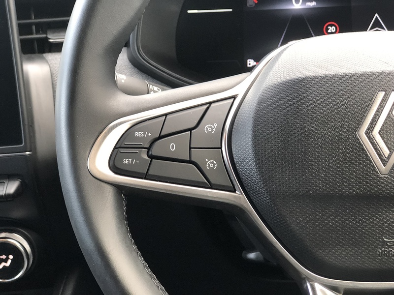 Renault Clio TCe techno - U1830