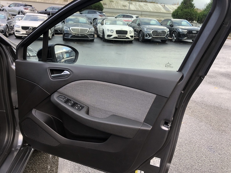 Renault Clio TCe techno - U1830