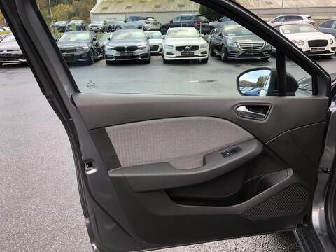 Renault Clio TCe techno - U1830