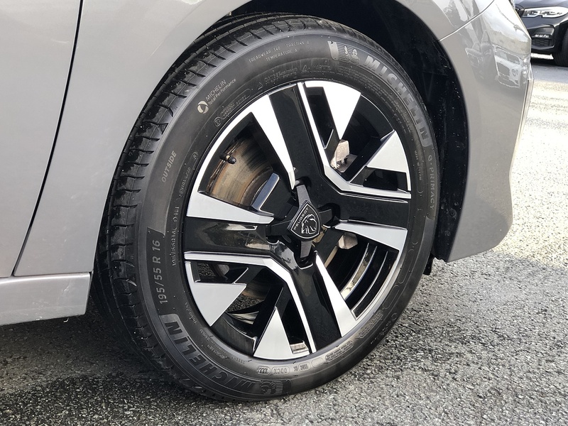 Peugeot 208 PureTech Allure - U1832