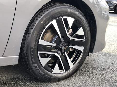 Peugeot 208 PureTech Allure - U1832