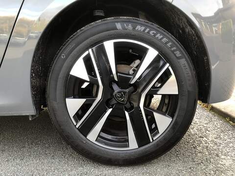 Peugeot 208 PureTech Allure - U1832