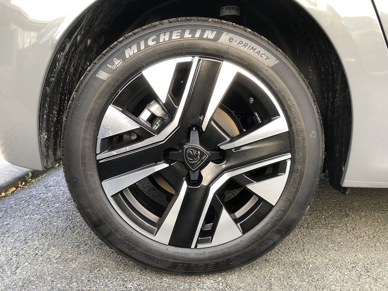 Peugeot 208 PureTech Allure - U1832