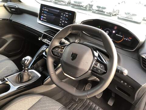 Peugeot 208 PureTech Allure - U1832