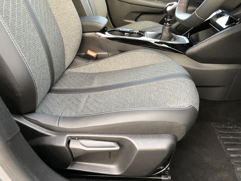 Peugeot 208 PureTech Allure - U1832