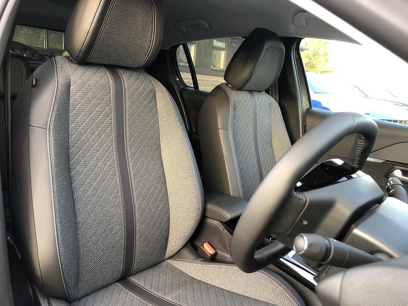 Peugeot 208 PureTech Allure - U1832