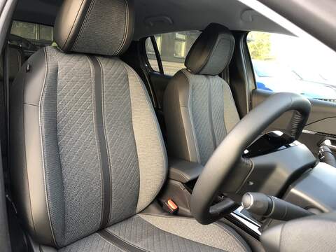 Peugeot 208 PureTech Allure - U1832