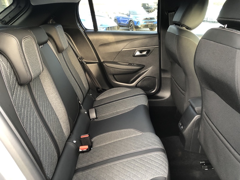 Peugeot 208 PureTech Allure - U1832