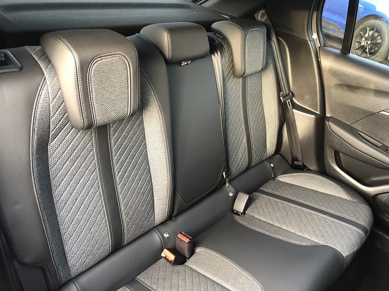 Peugeot 208 PureTech Allure - U1832