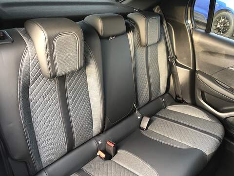 Peugeot 208 PureTech Allure - U1832