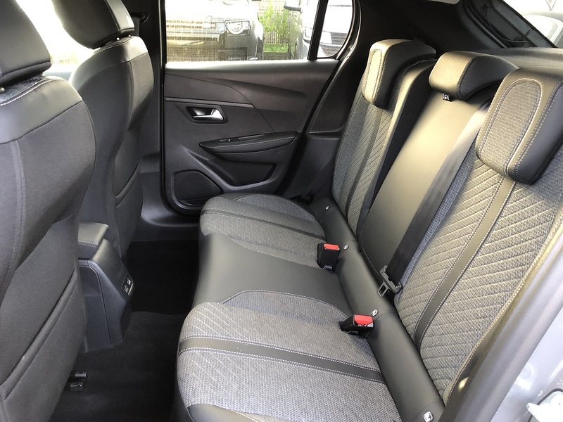 Peugeot 208 PureTech Allure - U1832