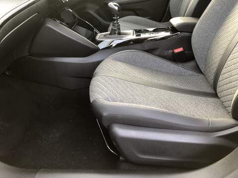 Peugeot 208 PureTech Allure - U1832