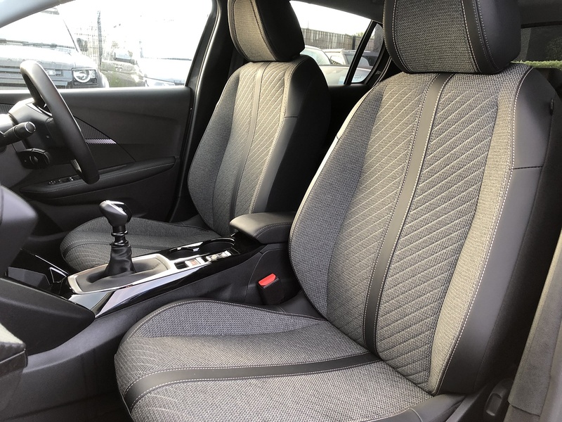 Peugeot 208 PureTech Allure - U1832