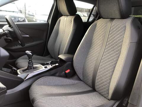 Peugeot 208 PureTech Allure - U1832