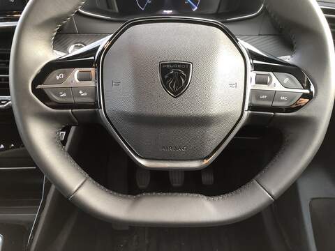 Peugeot 208 PureTech Allure - U1832