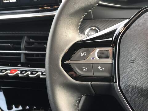 Peugeot 208 PureTech Allure - U1832