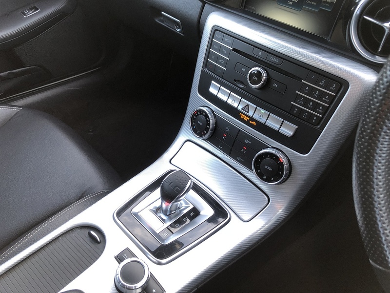 Mercedes-Benz SLC SLC300 AMG Line - U1871