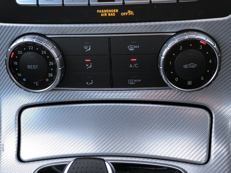 Mercedes-Benz SLC SLC300 AMG Line - U1871