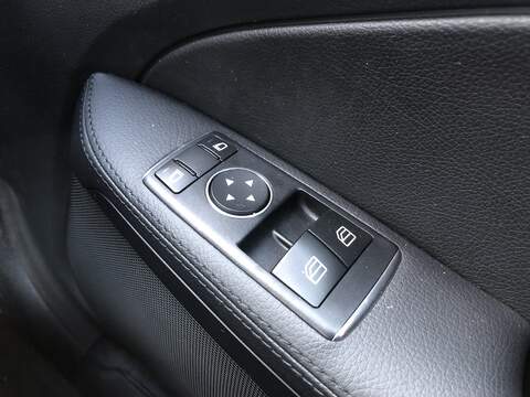 Mercedes-Benz SLC SLC300 AMG Line - U1871