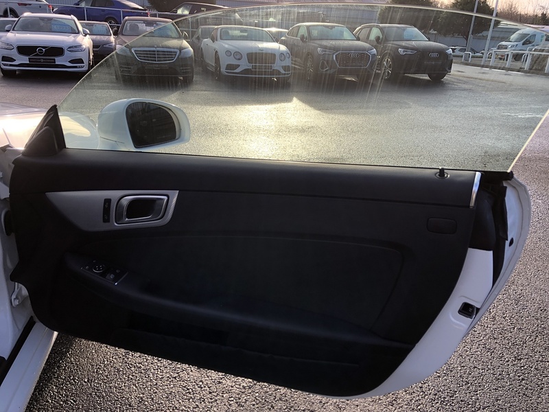 Mercedes-Benz SLC SLC300 AMG Line - U1871