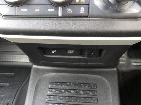 Land Rover Defender 110 D250 MHEV S - U1895