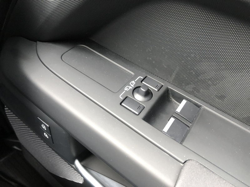 Land Rover Defender 90 D250 MHEV - U1914