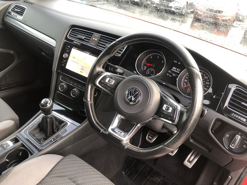 Volkswagen Golf TDI BlueMotion Tech R-Line - U1920