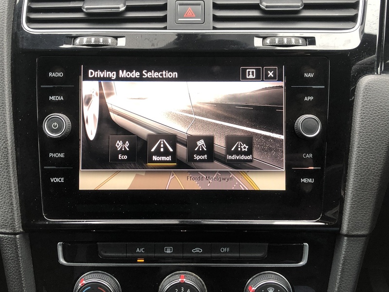 Volkswagen Golf TDI BlueMotion Tech R-Line - U1920