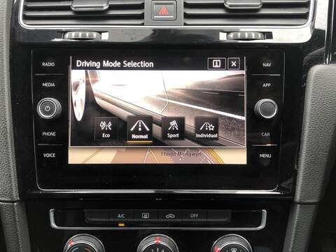 Volkswagen Golf TDI BlueMotion Tech R-Line - U1920