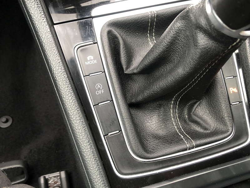 Volkswagen Golf TDI BlueMotion Tech R-Line - U1920