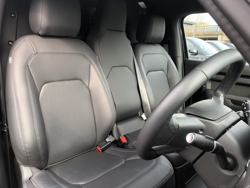 Land Rover Defender 90 D250 MHEV X-Dynamic SE - U1962